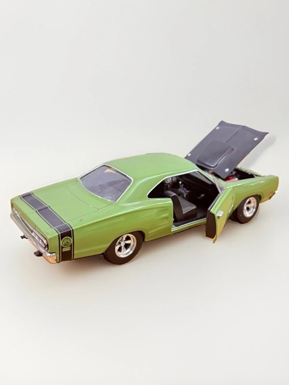 Diecast 1969 Dodge Coronet Super Bee Green Scale Model  1:24